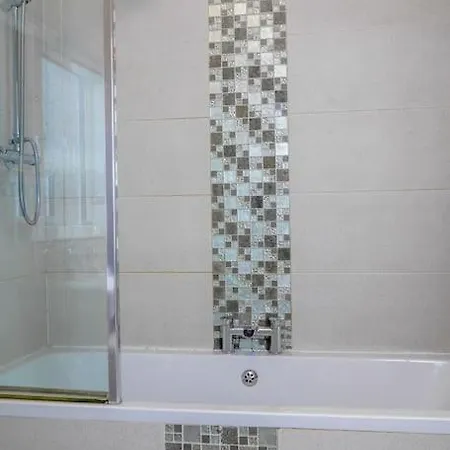 - Seafront, 6 Bedrooms, Contractors, Long شقة *