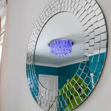 - Seafront, 6 Bedrooms, Contractors, Long شقة ريدكار