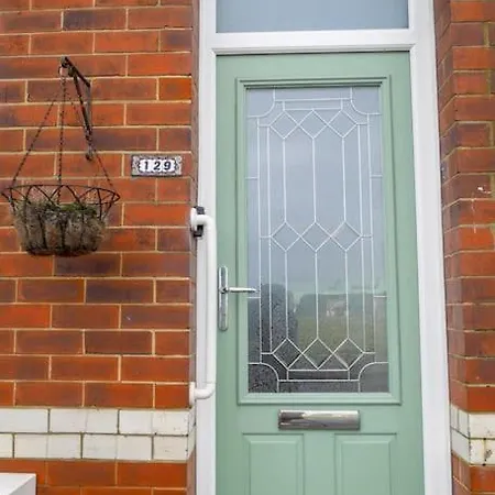 - Seafront, 6 Bedrooms, Contractors, Long