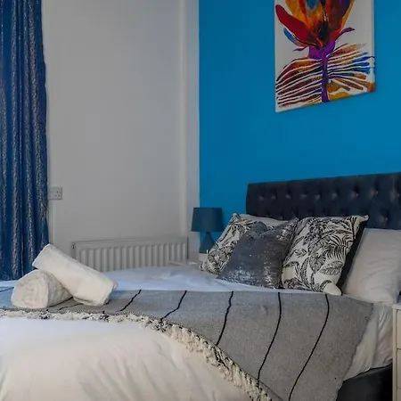 - Seafront, 6 Bedrooms, Contractors, Long *