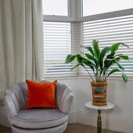 - Seafront, 6 Bedrooms, Contractors, Long شقة *