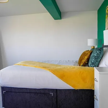 - Seafront, 6 Bedrooms, Contractors, Long شقة ريدكار